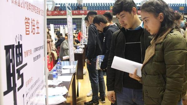 هیات‌های علمی کالج شین‌جیانگ شایعات مربوط به «کار اجباری» را رد کردندا