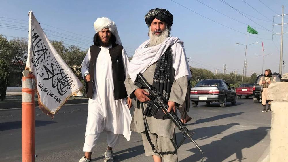 سخنگوی دولت موقت افغانستان: سربازان طالبان حق حمل سلاح در پارک های تفریحی را ندارندا