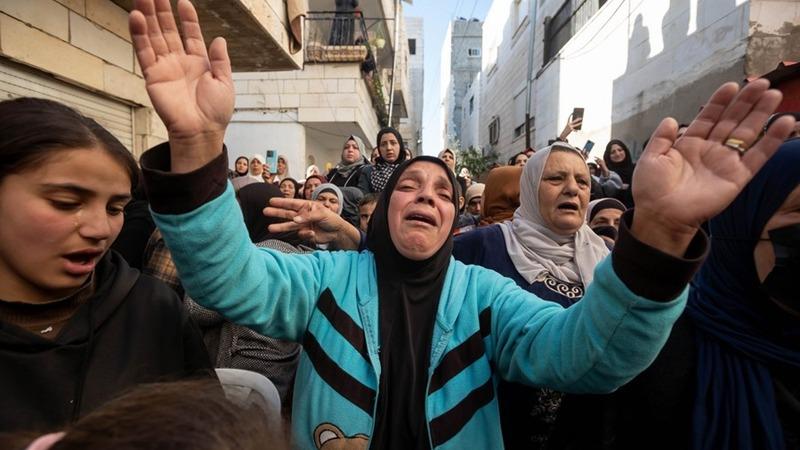 فلسطینی ها مراسم تشییع جنازه پسر 14 ساله ای را برگزار کردند که توسط نظامیان اسرائیلی کشته شده است