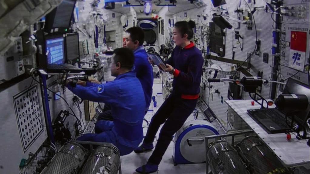 تایکونوردان فضاپیمای شنجوئو-13 چین برای بازگشت در ماه آوریل آماده می‌شوندا
