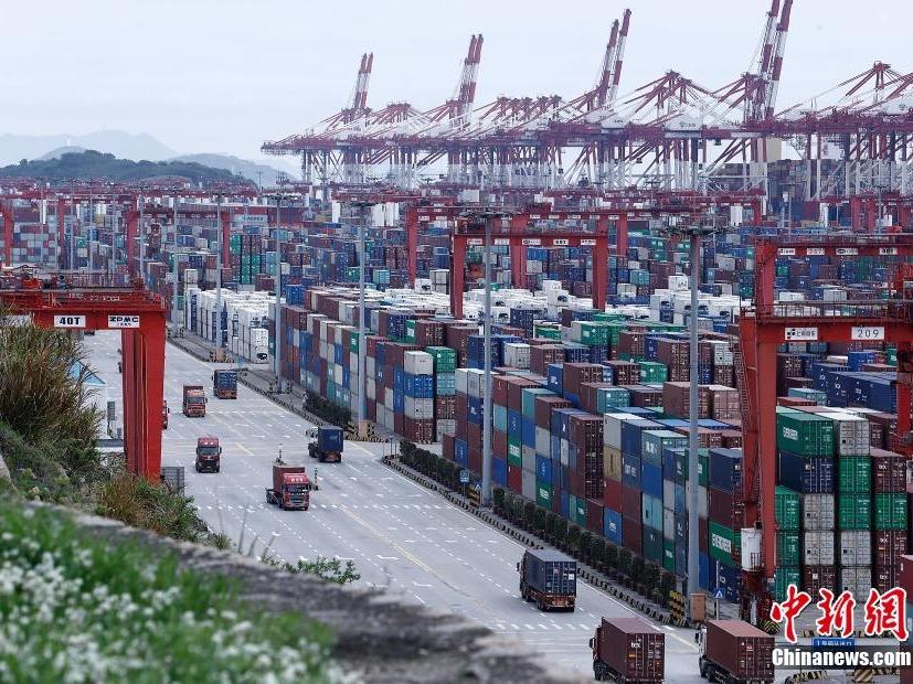 Pelabuhan Yangshan Shanghai Beroperasi Seperti Biasa