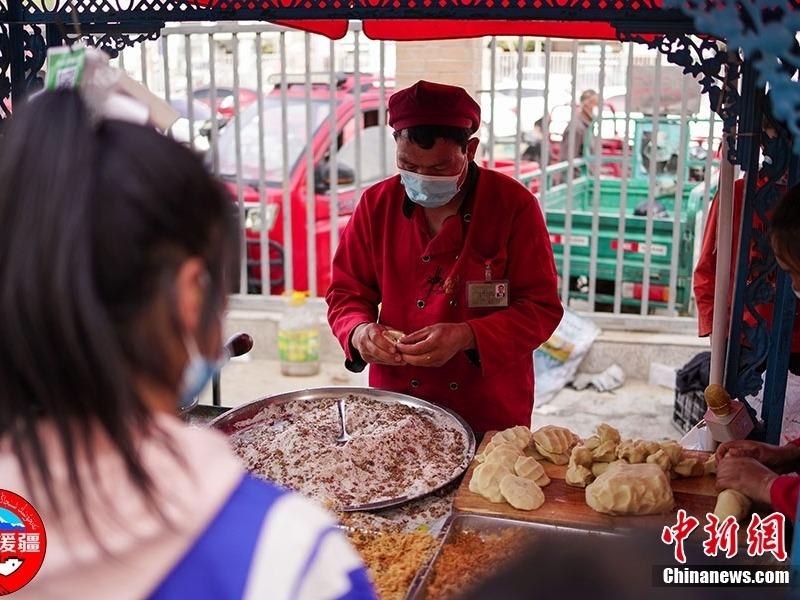 Nikmati Aneka Juadah Xinjiang di Bazar Hotan