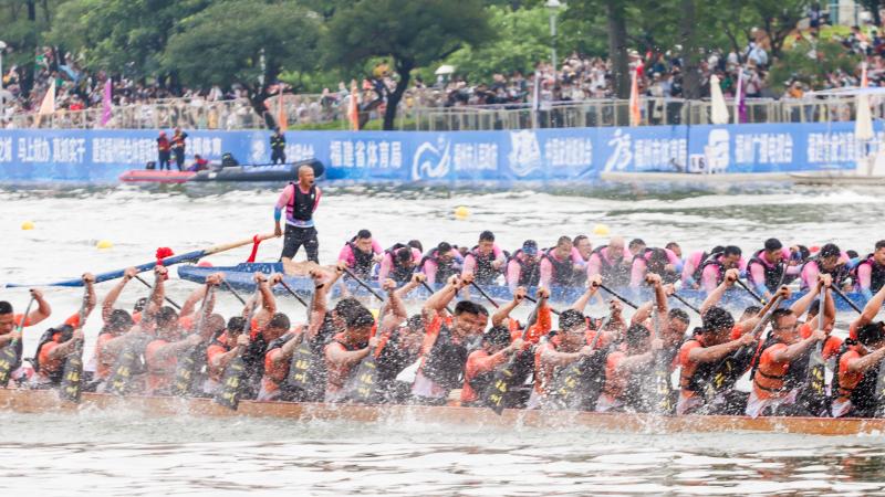 حضور تیم های خارجی در نخستین مسابقات بین المللی قایق رانی اژدها در شهر فوجوئو چینا