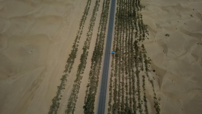 جاده بدون کربن چین از بزرگترین صحرای این کشور می‌گذردا