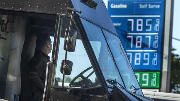 آیا بهای بنزین در آمریکا بالاتر از 5 دلار خواهد رفت؟ا