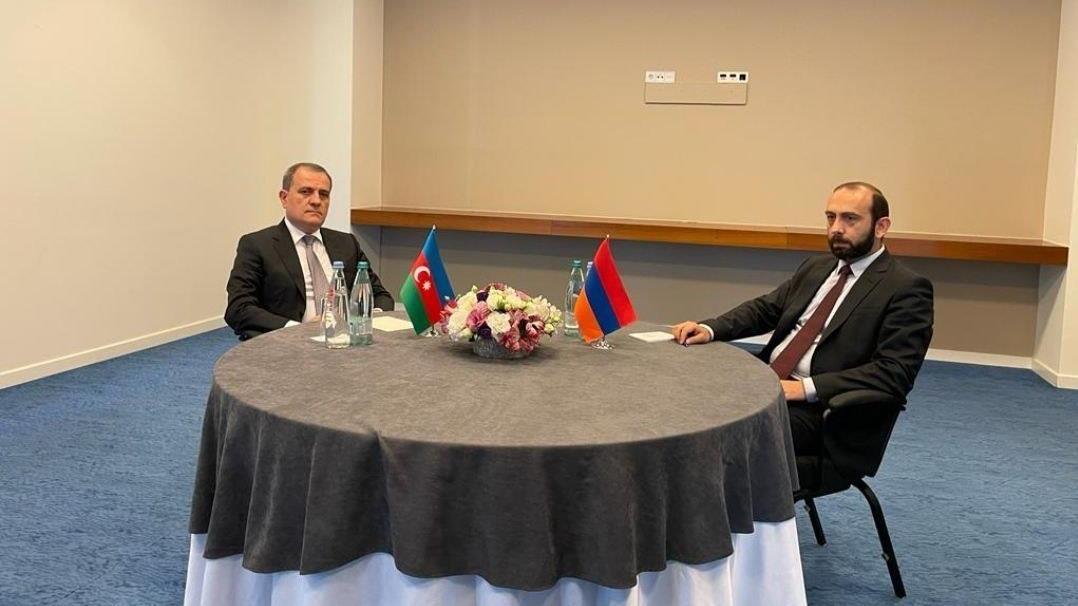 رایزنی وزرای خارجه ارمنستان و آذربایجان در تفلیسا
