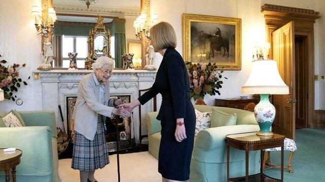ملکه انگلیس رسماً لیز تراس را مامور به تشکیل دولت کردا