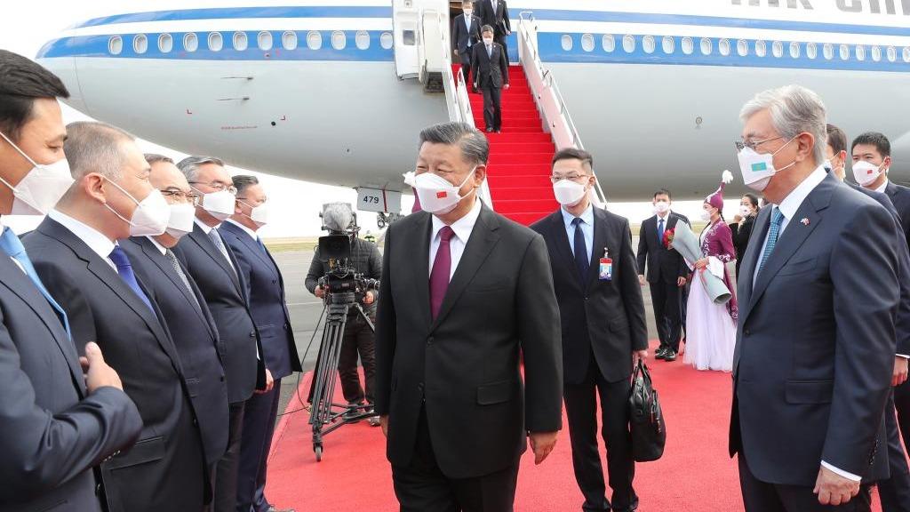 شی جین پینگ رئیس جمهوری چین وارد نورسلطان پایتخت قزاقستان شدا