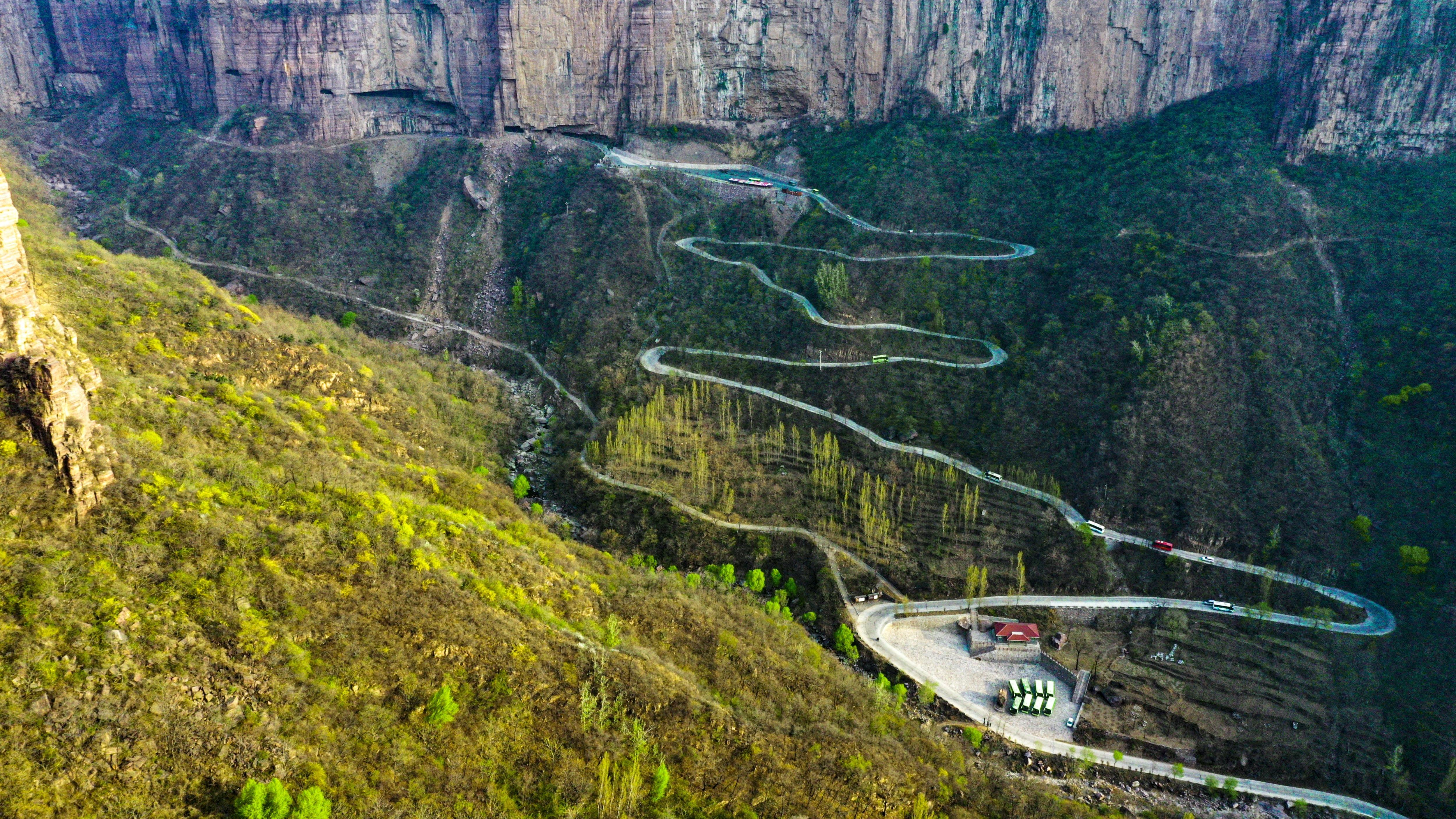 Droga Guabi w wiosce Guoliang, jedna z najbardziej osobliwych dróg świata