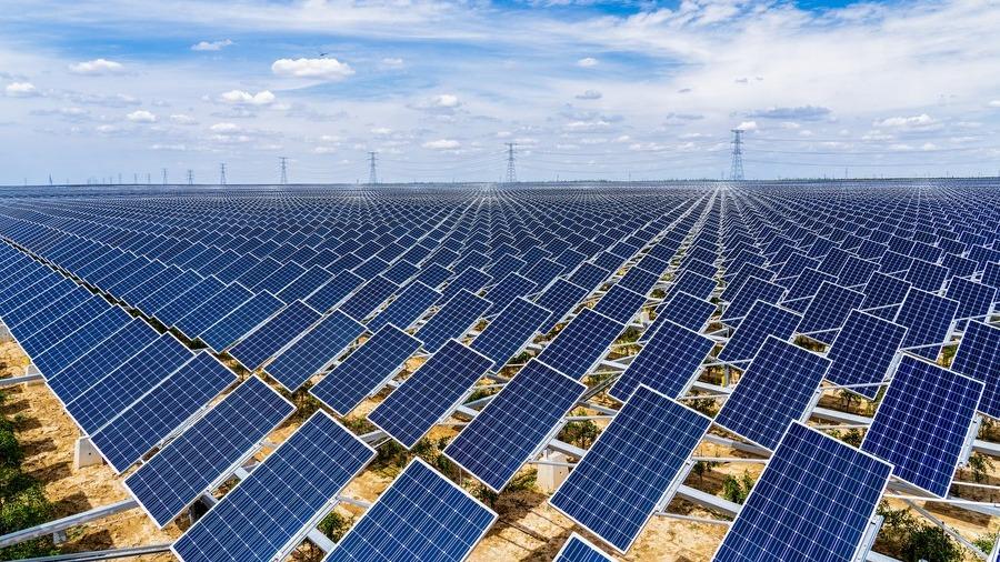 «بیابان‌زدایی و تولید برق پاک با پنل‌های خورشیدی» با هدف توسعه سبز چینا