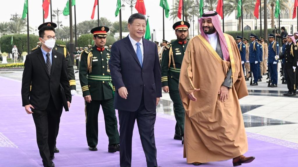 الرئيس الصيني شي جين بينغ يحضر مراسم استقبال أقامها ولي العهد السعودي