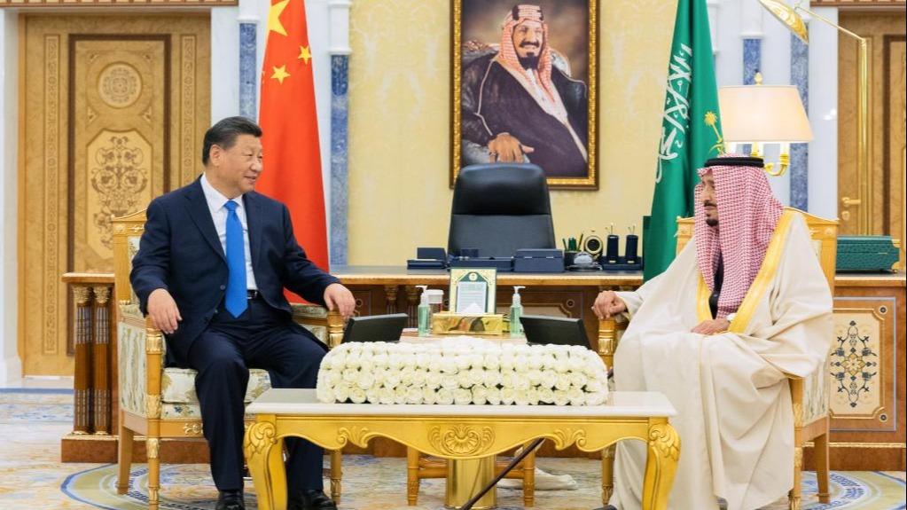 الرئيس الصيني شي جين بينغ يلتقي بالعاهل السعودي الملك سلمان بن عبد العزيز آل سعود