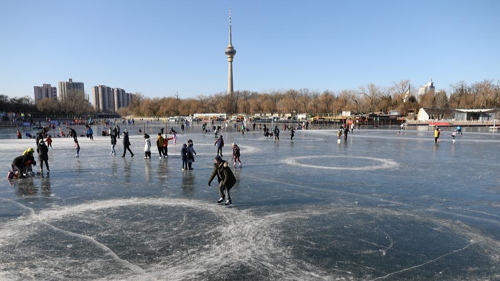 Parki w Pekinie uruchamiają lodowe i śnieżne działania
