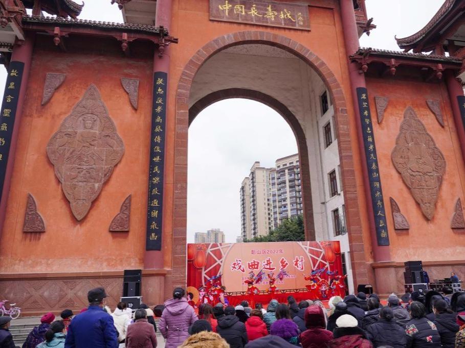 Persembahan Opera di Komuniti Perumahan Sichuan