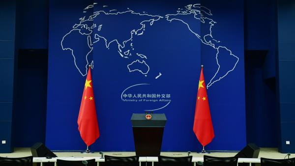 بیانیه وزارت خارجه چین درباره ادعای آمریکا مبنی بر ساقط کردن کشتی هوایی چینی