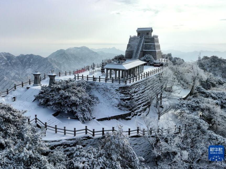 Keindahan Gunung Mengshan Pasca Salji