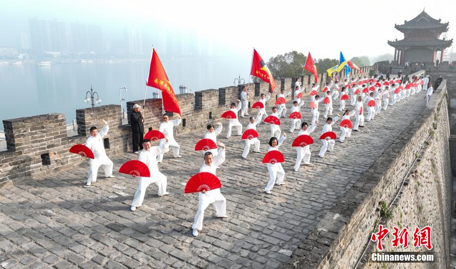 Kunjungi Kota Kuno, Tonton Persembahan Tai Chi
