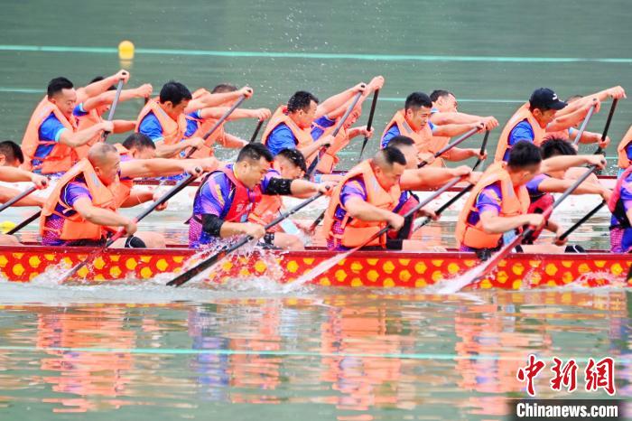 Perlumbaan Perahu Naga di Chongqing