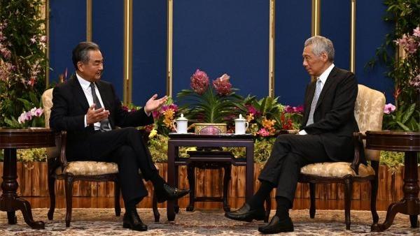 دیدار نخست وزیر سنگاپور با وزیر خارجه چینا