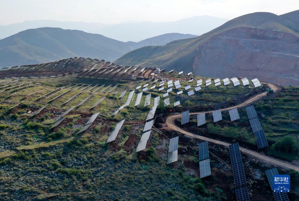 Kembangkan Industri Fotovoltaik di Gunung Tandus