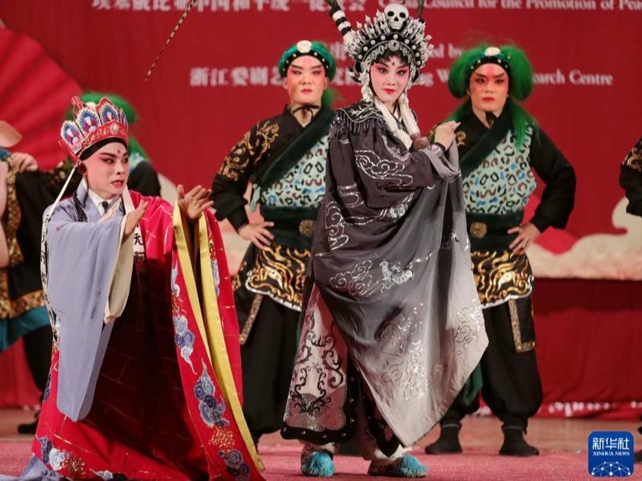 Persembahan Opera Wu China di Ethiopia
