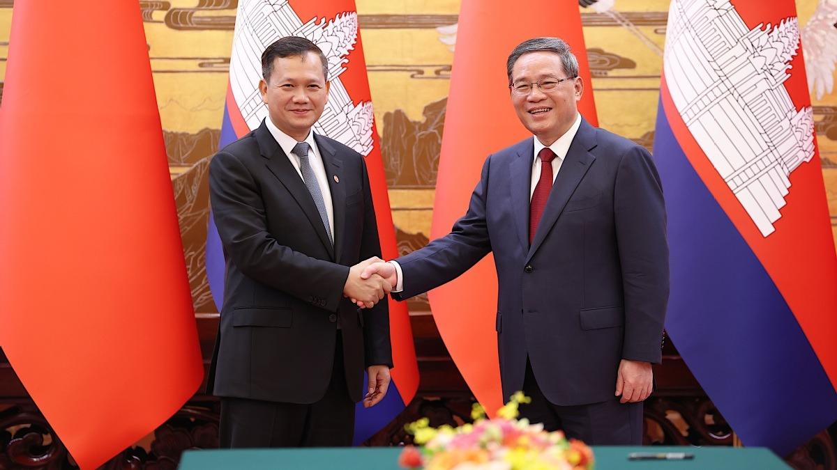 دیدار و گفت و گوی نخست وزیران چین و کامبوجا