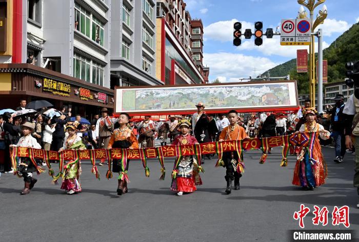 Perarakan Warisan Budaya Tidak Ketara di Sichuan