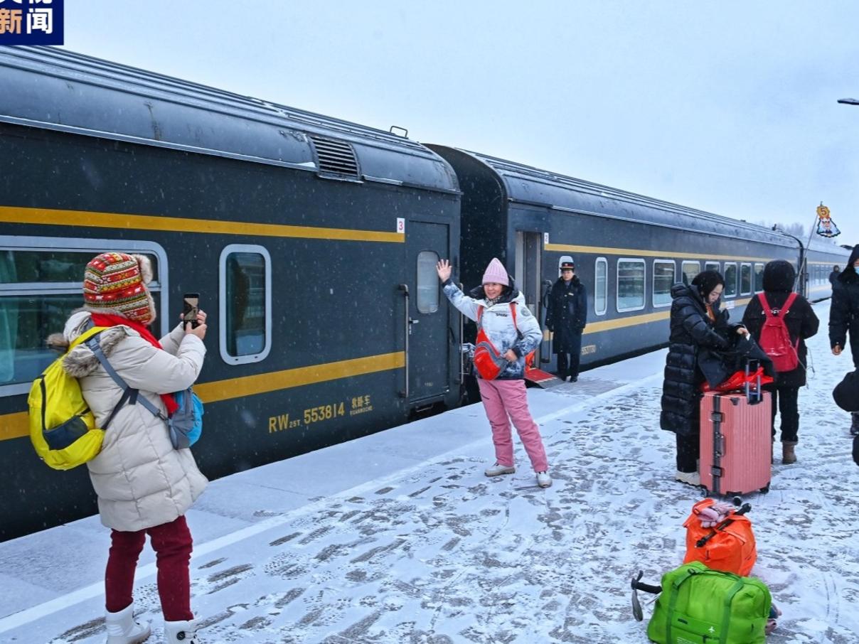 黒龍江省 今冬初の氷雪観光専用列車が出発