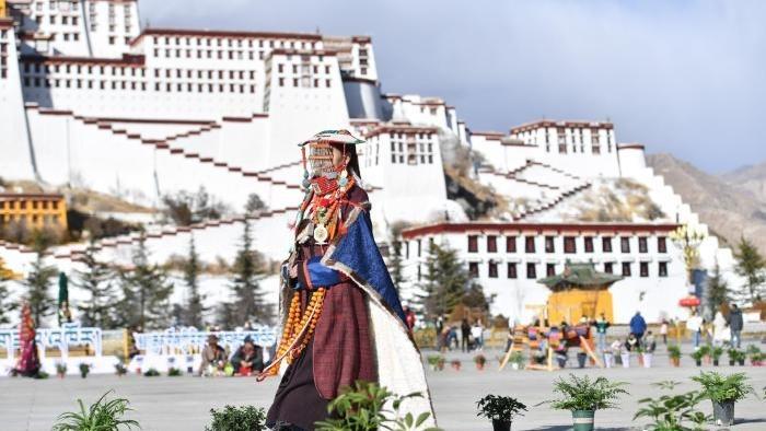 Bikin gwada rigunan kabilar Zang na gargajiya na Lhasa karo na farko