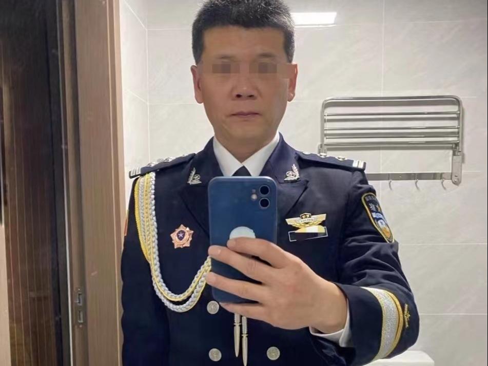 Tabik Hormat untuk Polis China