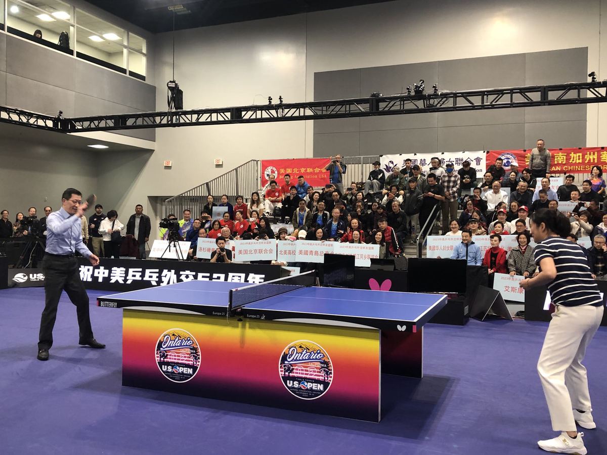 चीन र अमेरिकाका टेबलटेनिस खेलाडीहरुद्वारा लोस्एन्जलसमा आदान-प्रदान-१