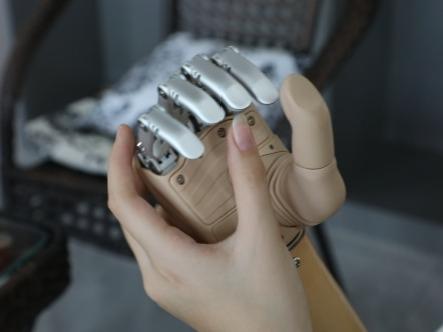 'Tangan Bionik Pintar' Buat Debut di Hangzhou