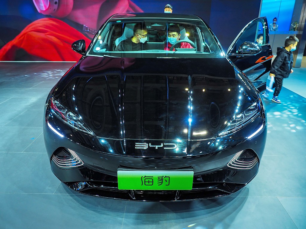 Gjithnjë e më shumë konsumatorë kinezë po blejnë makina elektrike(Foto:VCG)