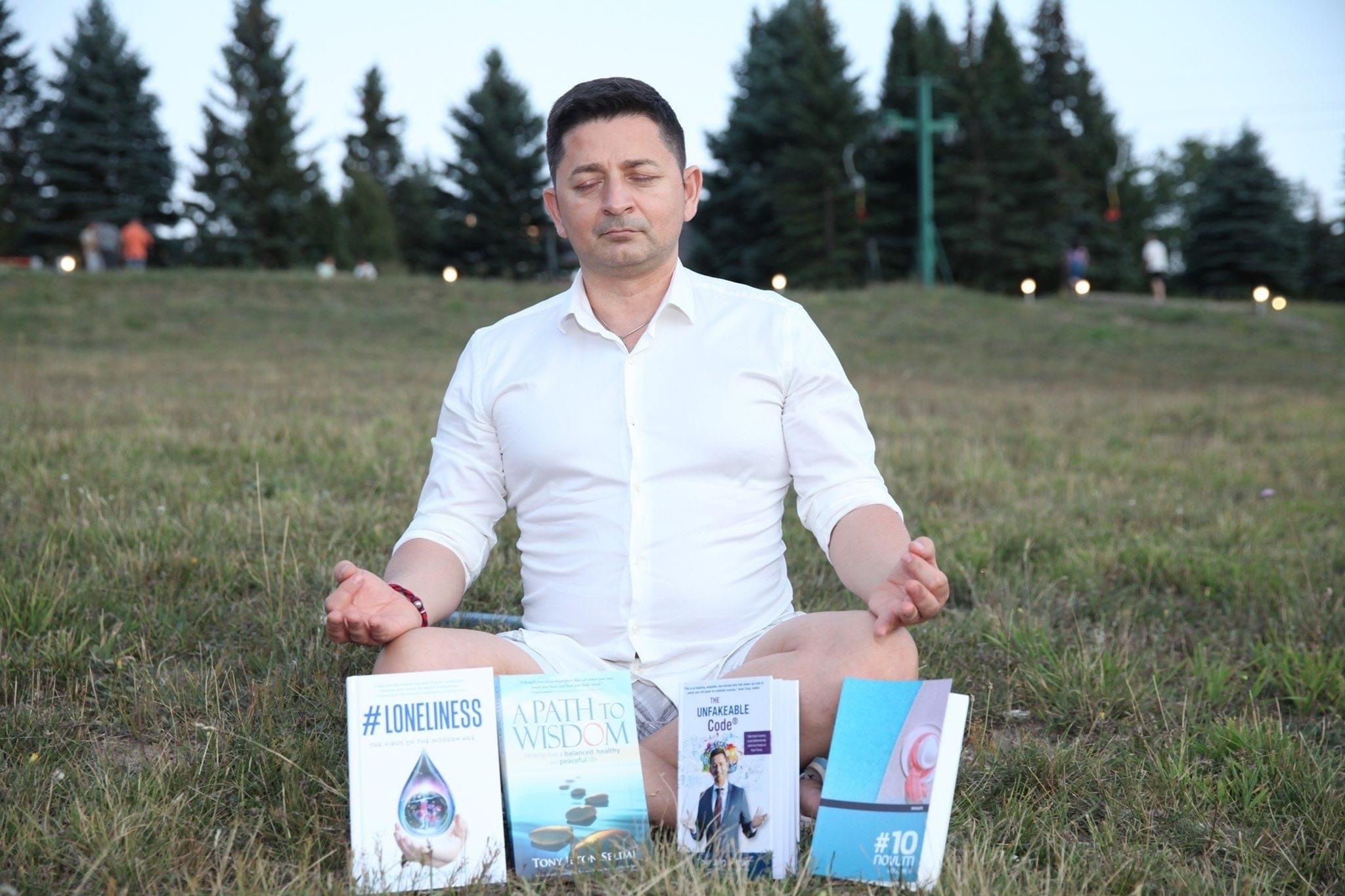 Tony Selimi gjatë meditimit (Foto personale)