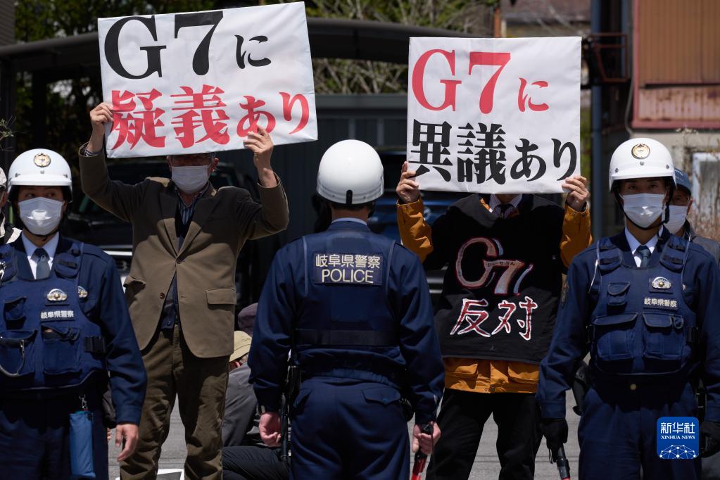Protesta të banorëve japonezë kundër G7-të dhe luftës(Foto:Xinhua)