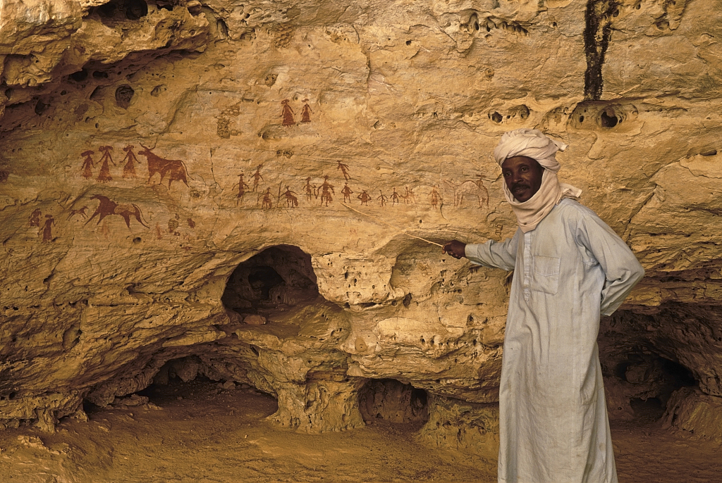 Μια φωτογραφία αρχείου δείχνει προϊστορικές βραχογραφίες στο σπήλαιο Μαντά Γκουέλι στα βουνά Ενεντί, Τσαντ, Κεντρική Αφρική. /CFP