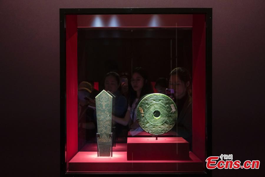 Αντικείμενα από νεφρίτη εκτίθενται στο Μουσείο Ναντζίνγκ στην επαρχία Τζιανγκσού της ανατολικής Κίνας, 2 Νοεμβρίου 2023. (Φωτογραφία: China News Service/Yang Bo)