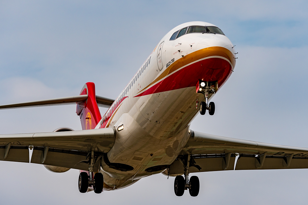中国の国産小型ジェット機「ARJ21」 輸送乗客数が1000万人を突破