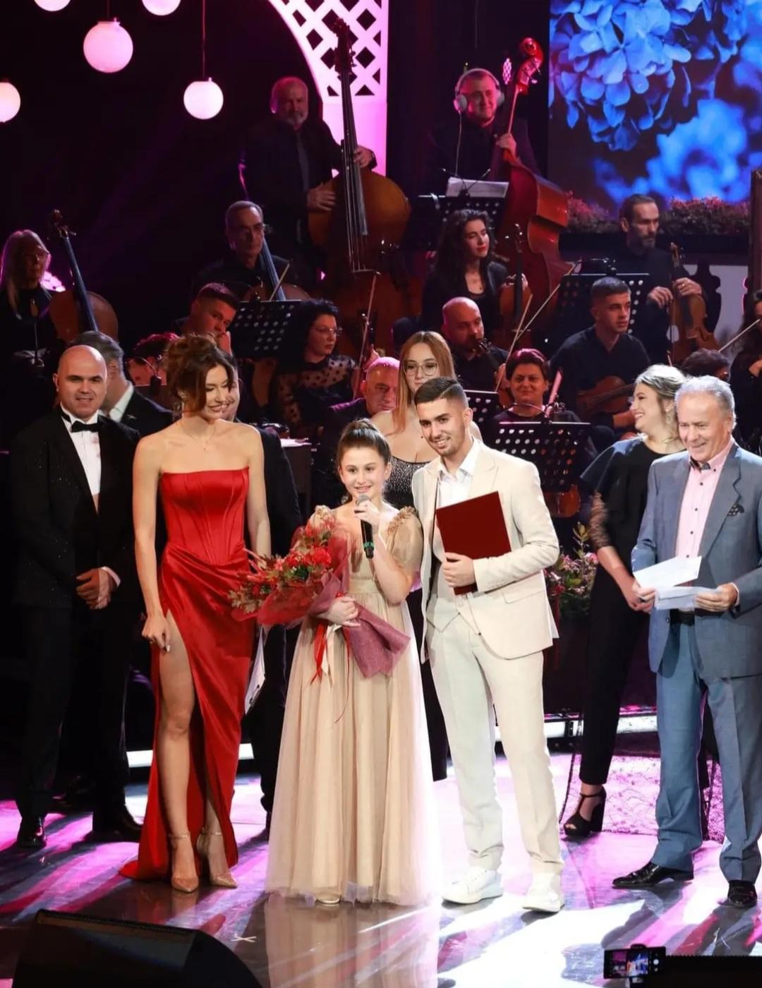 Ea Zoga & Arseldi Muça  fitues të Festivalit Luleborë (Foto nga instagrami)