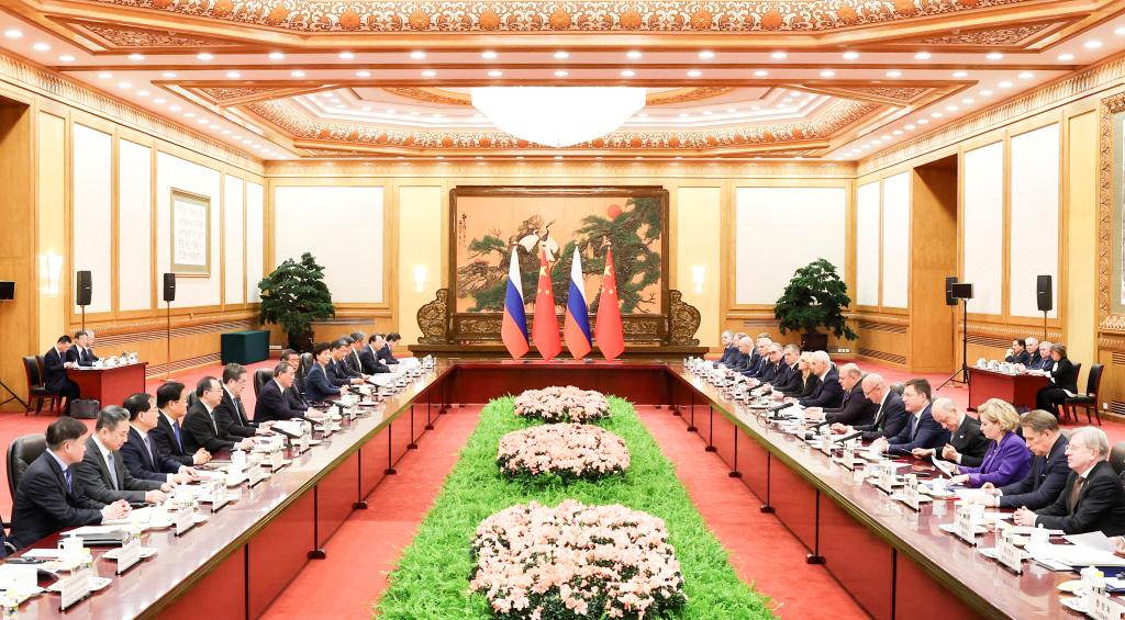 Ο Πρωθυπουργός της Κίνας Λι Τσιάνγκ και ο Πρωθυπουργός της Ρωσικής Ομοσπονδίας Μιχαήλ Μισούστιν προεδρεύουν από κοινού της 28ης τακτικής συνάντησης μεταξύ των αρχηγών κυβερνήσεων της Κίνας και της Ρωσίας στη Μεγάλη Αίθουσα του Λαού στο Πεκίνο, πρωτεύουσα της Κίνας, 19 Δεκεμβρίου 2023. (Xinhua/Pang Xinglei)