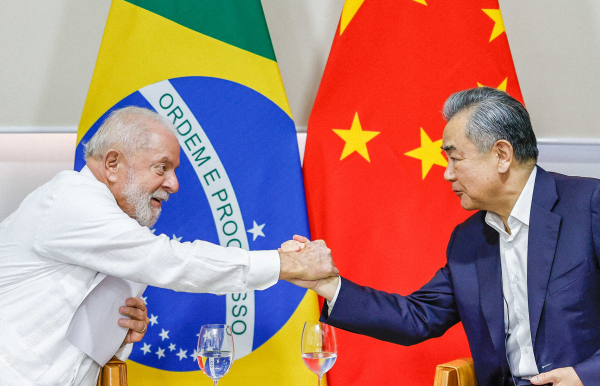 Kryediplomati kinez Wang Yi takohet me presidentin brazilian Lula da Silva, 19 Janar 2024(Foto:MPJ)