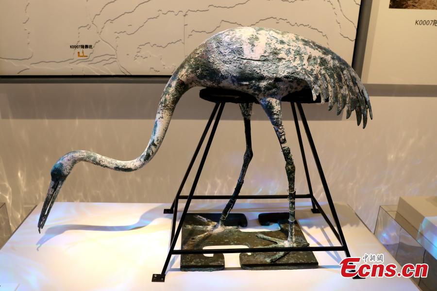 Χάλκινο υδρόβιο πουλί που ανασκάφηκε στο λάκκο K0007 του Μαυσωλείου Τσινγκσιχουάνγκ εκτίθεται στο Μουσείο του Μαυσωλείου του Αυτοκράτορα Τσινσιχουάνγκ στο Σι’αν, στην επαρχία Σαανσί της βορειοδυτικής Κίνας, 31 Ιανουαρίου 2024 (Φωτογραφία: China News Service/Zhang Yuan)