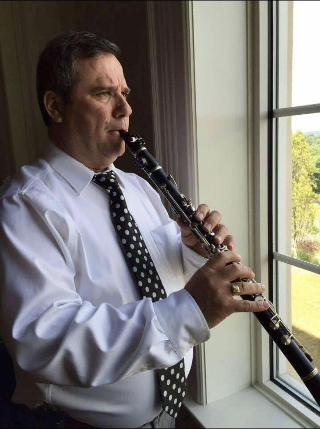 Novruz Vengo duke luajtur me klarinete (Foto personale)