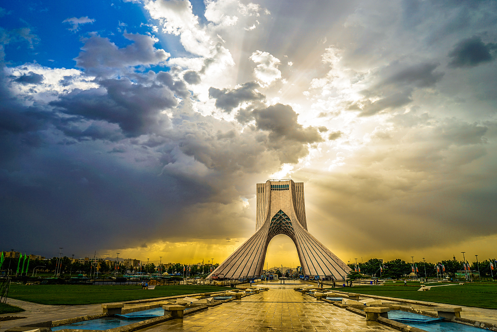 Ο Πύργος Αζάντι στην Τεχεράνη του Ιράν. [Φωτογραφία/VCG]