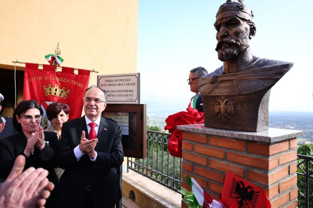 Presidenti Begaj ne Kalabri (FOto Rtsh)