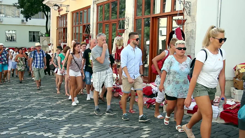 Turistë në Gjirokastër (Foto Albeu.com)