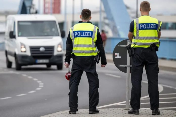 Policia gjermane (Foto Atsh)