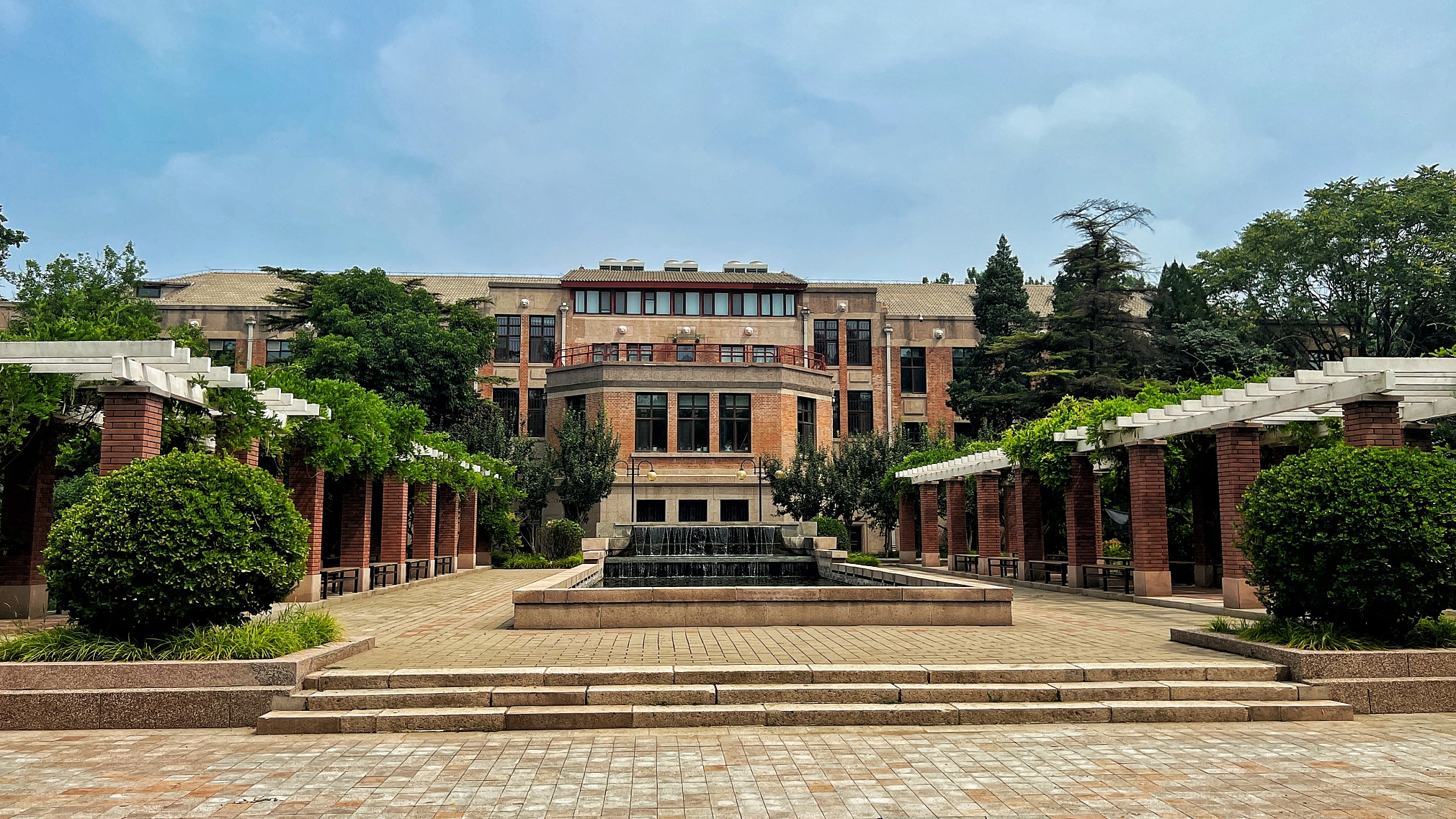 Pamje e kampusit të Universitetit Tsinghua, Pekin, Kinë, 30 qershor 2024.