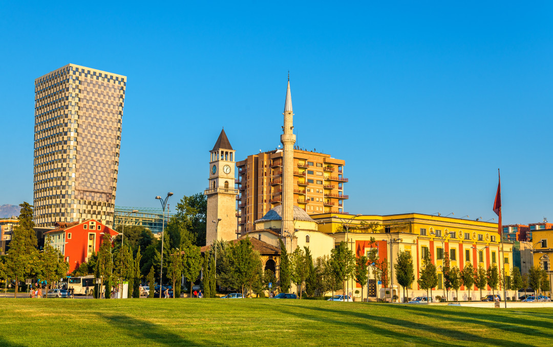 Tirana ne fokusin e medies franceze