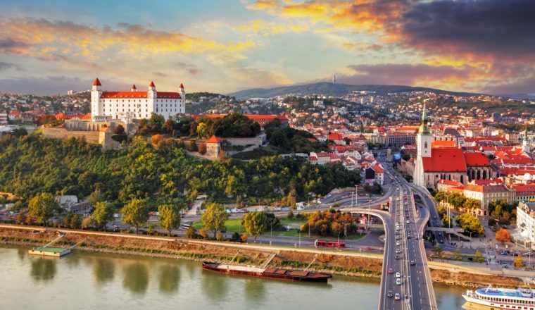 Bratislava (foto nga World walks)